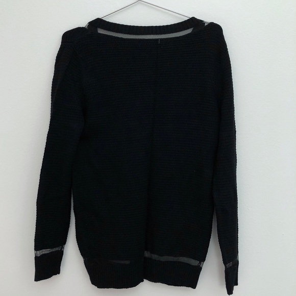 Black Sweater with net lines - Picture 2 of 3